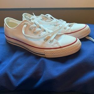 Size 9 women’s white converse.